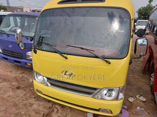 Hyundai County 2015 Yellow · Photo 1
