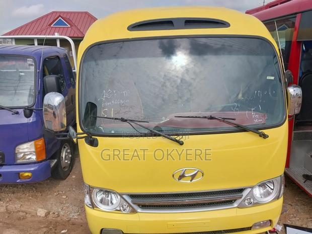 Hyundai County 2015 Yellow · Photo 2