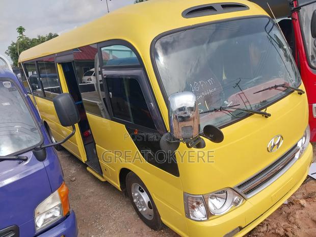 Hyundai County 2015 Yellow · Photo 3