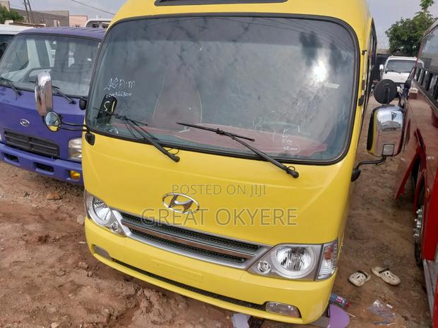 Hyundai County 2015 Yellow · Photo 4