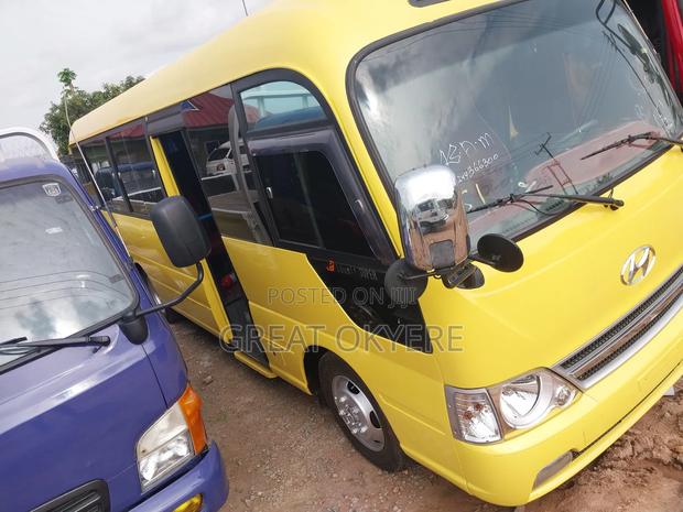 Hyundai County 2015 Yellow · Photo 5