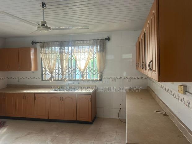 5bdrm House in Emef Estate, Tema Metropolitan for rent · Photo 6