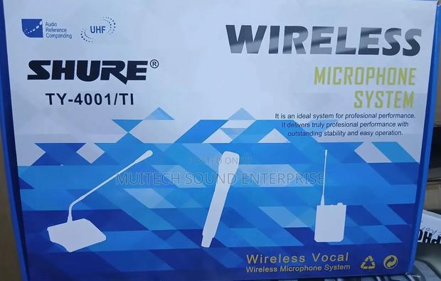 Headsets and Lapel Wireless Microphone (4 in 1) · Photo 2