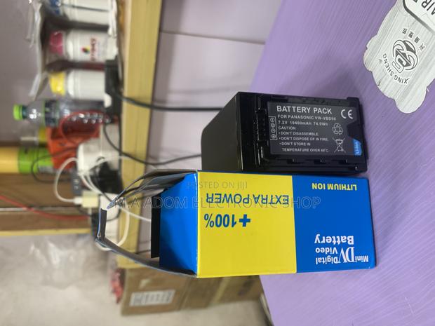 Panasonic Camcorder Battery Vw-Vbd98 Rechargeable Battery · Photo 1