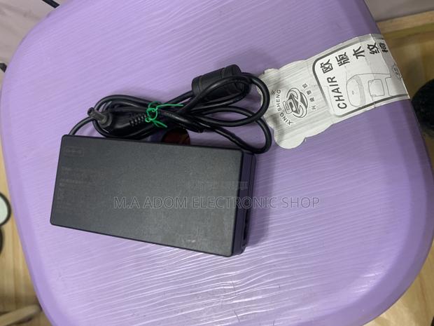Panasonic Ag Ux180 Charger · Photo 1