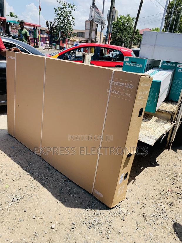 Samsung Smart Uhd Smart 85”Du7000 Television · Photo 1