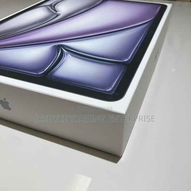 New Apple iPad (2025) 128 GB Black · Photo 5