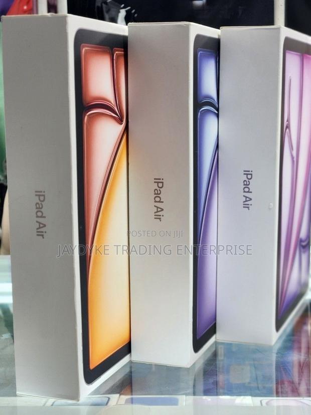 New Apple iPad (2025) 128 GB Black · Photo 3