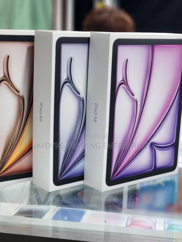 New Apple iPad (2025) 128 GB Black · Photo 2