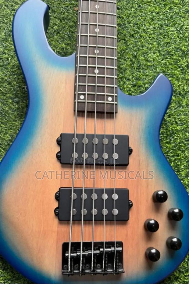 Ibanez Active Bass Guitar · Photo 1