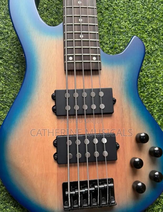 Ibanez Active Bass Guitar · Photo 2