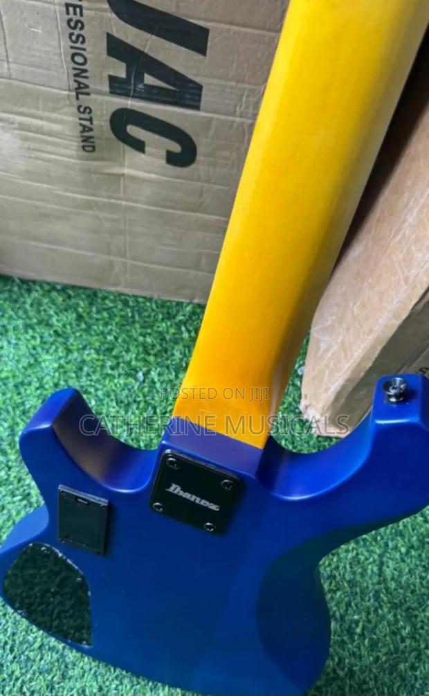 Ibanez Active Bass Guitar · Photo 3