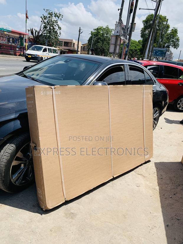 Available Now at Store Samsung Uhd Smart 75”Du8000 · Photo 1