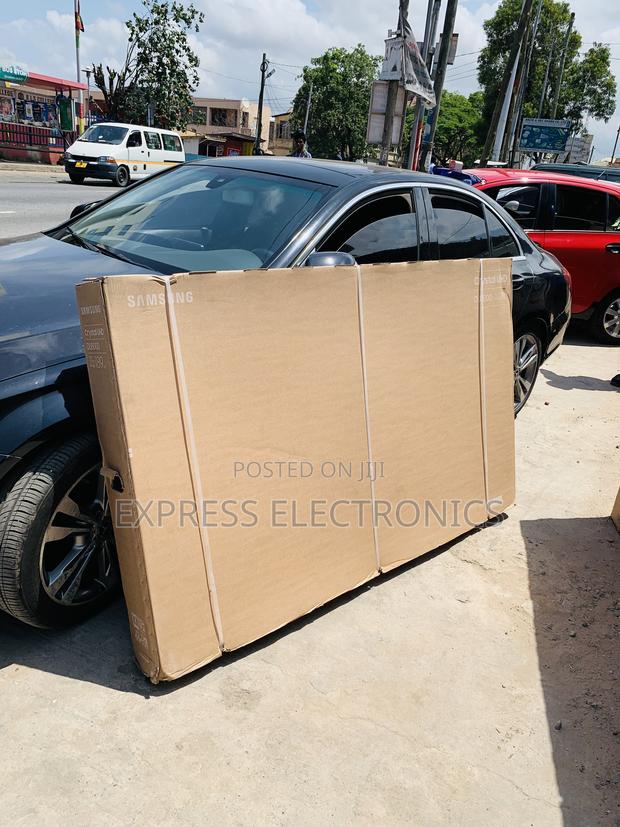 Samsung —-Uhd Smart 75”Du80000 · Photo 2