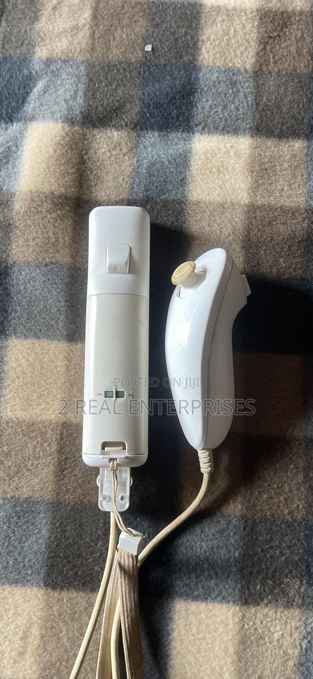 Original Nintendo Wii Controller ( Wireless) · Photo 2