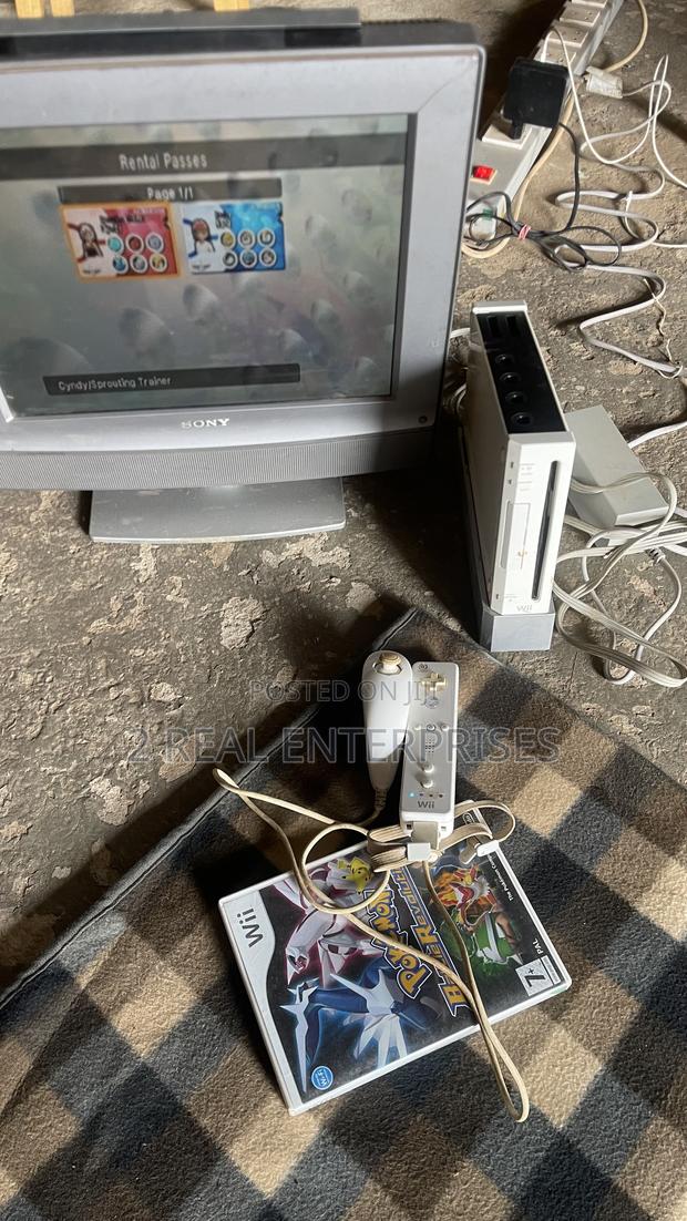 Complete Nintendo Wii Console With Pokémon Battle Game Game · Photo 4