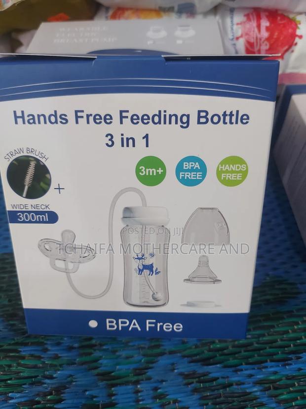 Hands Free Feeding Bottle · Photo 2
