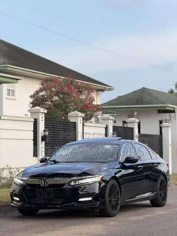 Honda Accord Touring 2018 Black · Photo 1