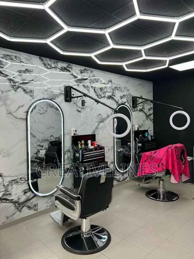 Barbering Shop Interior Decor · Photo 1