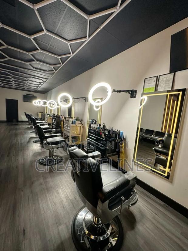 Barbering Shop Interior Decor · Photo 2