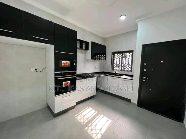 Modern Kitchen Cabinent