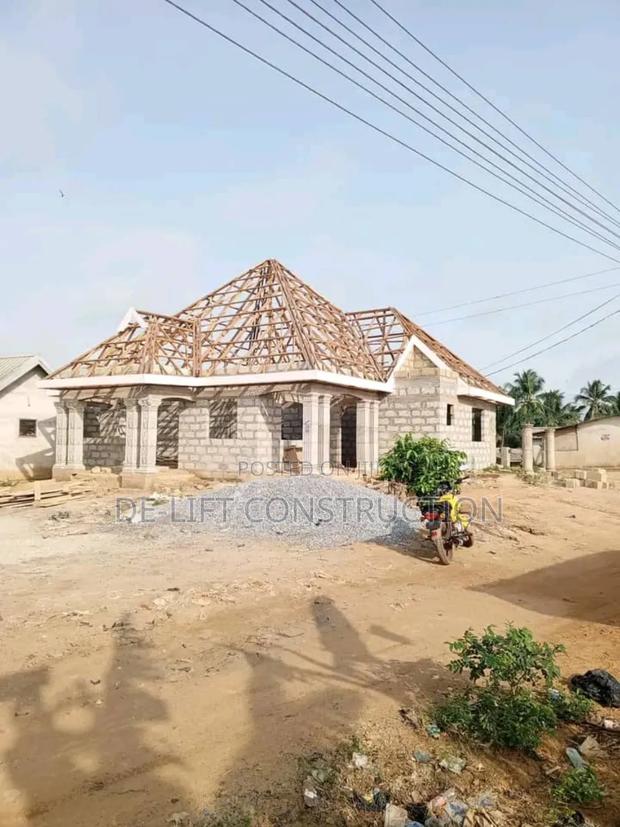 Are You Looking for a Professional Roofing Carpenter? · Photo 4