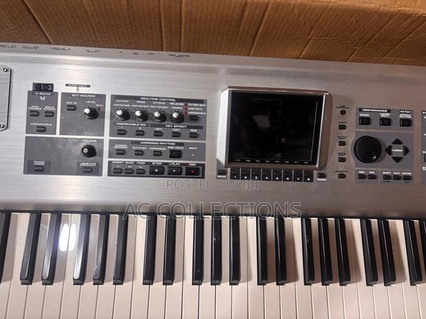 Roland Fantom X8 Weighted 88 Keys · Photo 3