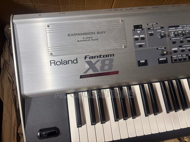 Roland Fantom X8 Weighted 88 Keys · Photo 4