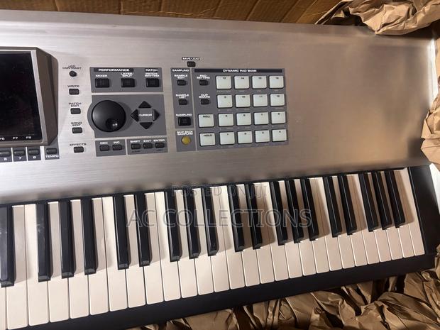 Roland Fantom X8 Weighted 88 Keys · Photo 2