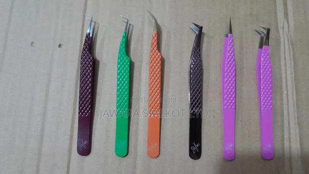 Fiber Tip Tweezer With Different Tip Design and Colors · Photo 1
