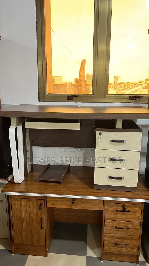 Office Wooden Table · Photo 1