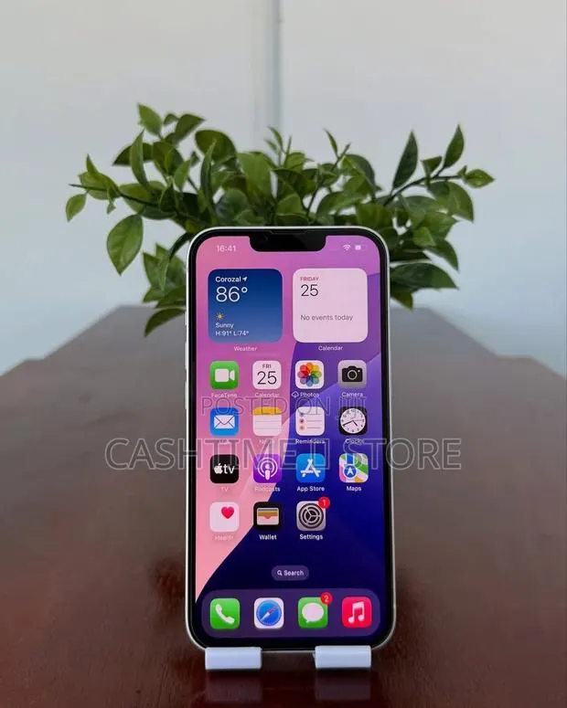 Apple iPhone 13 128 GB White · Photo 1