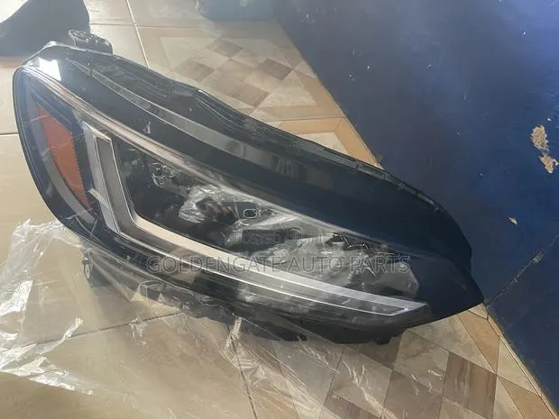 Honda HR-V 23 Headlight · Photo 1