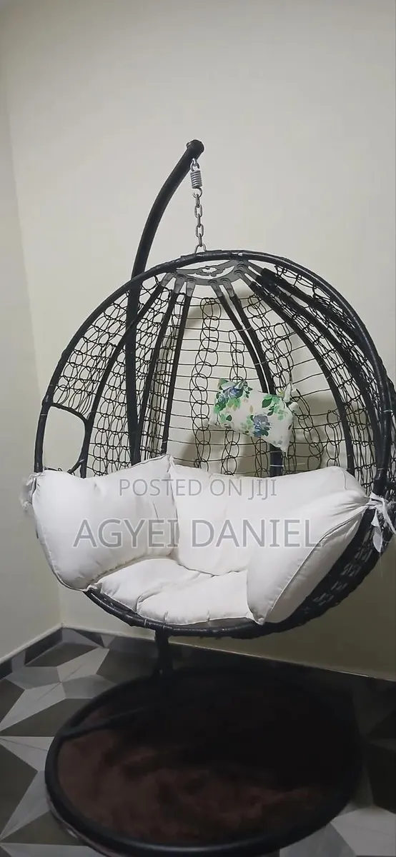 Swing Chair · Photo 1
