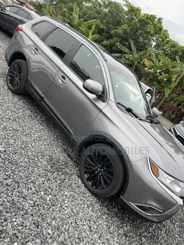 Mitsubishi Outlander 2020 Gray