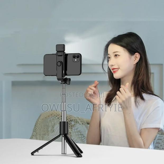 Remote Control Led Phone Holder Stand Selfie Stick (Christmas Promo) · Photo 3