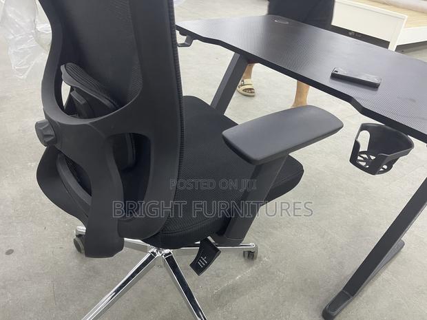 Gaming Table With Chair · Photo 4