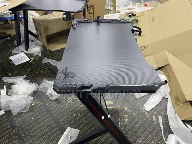Gaming Table With Chair · Photo 8