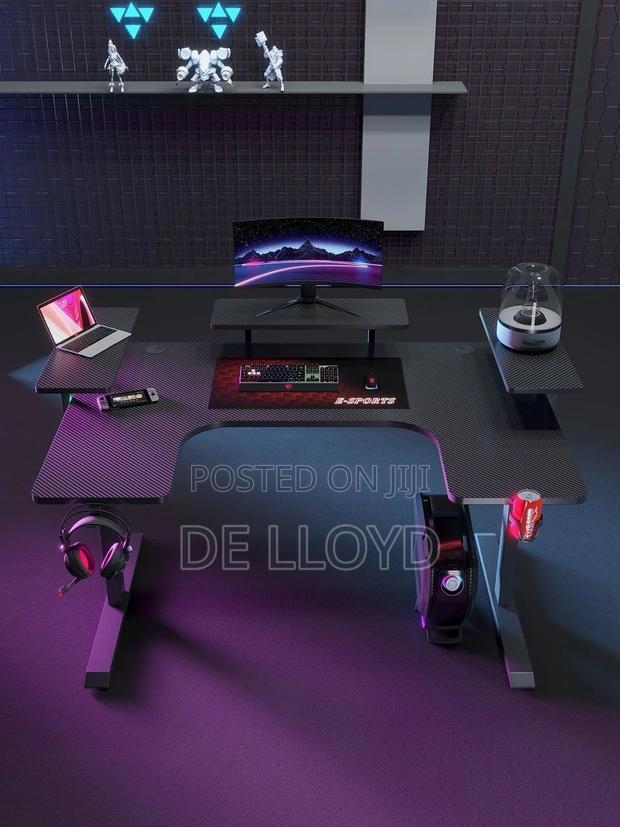 Pro Gaming Desk (160 by 60 Cm) · Photo 4