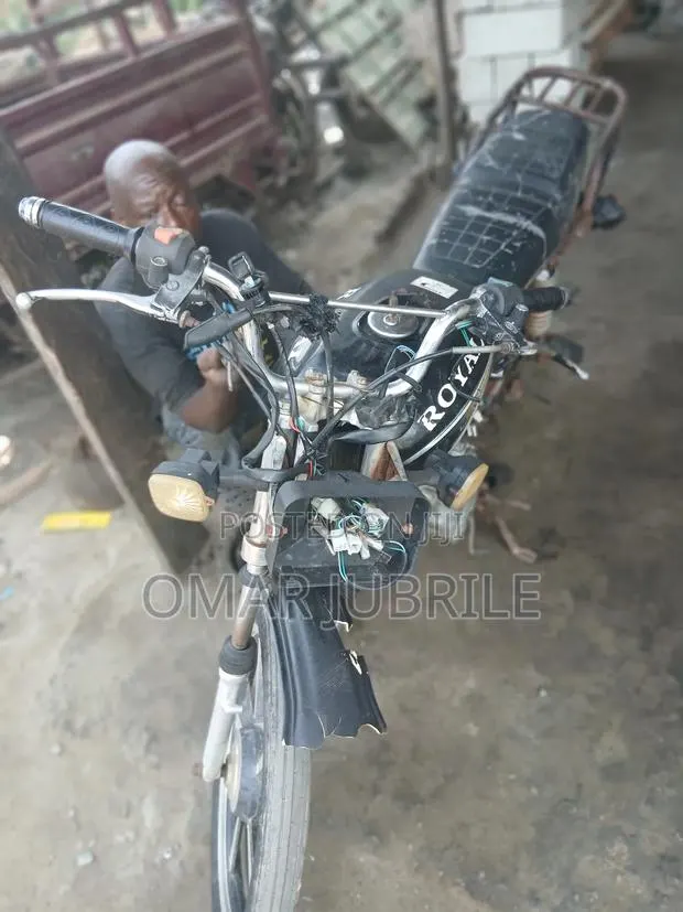 Motorcycle 2015 Black · Photo 1