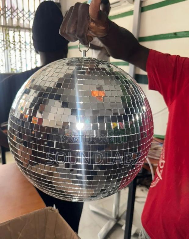 Silver 40x40 Mirror Ball · Photo 1