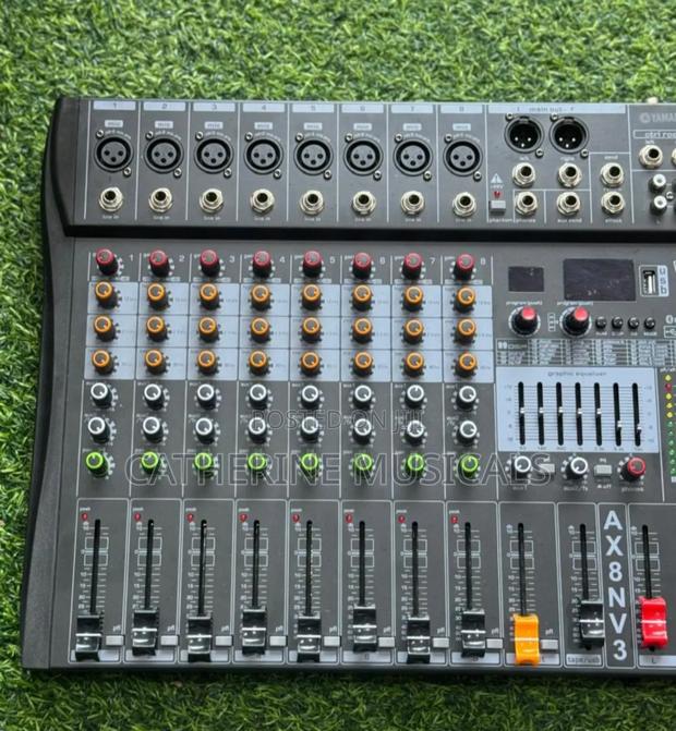 Yamaha 8 Channel Raw Mixer · Photo 2