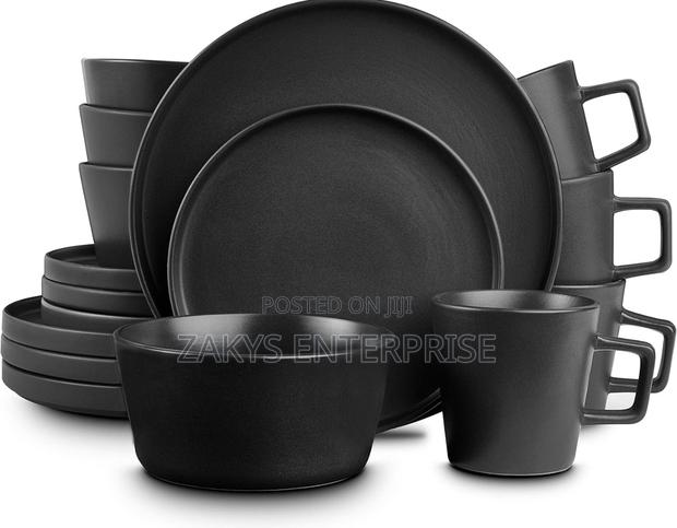 Round Matte Black Dinnerware Set Zy7 · Photo 1