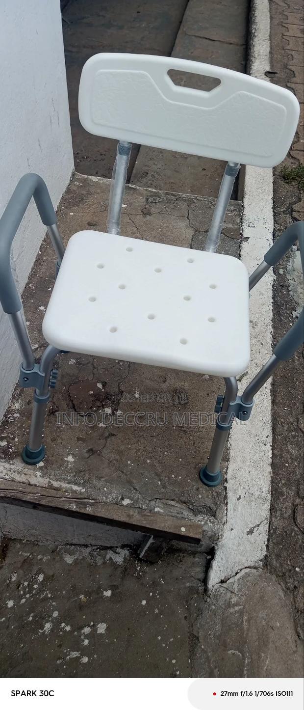 Shower Seat With Backrest · Photo 1