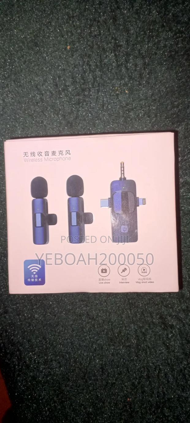Professional 4 in 1 Wireless Microphone · Photo 1