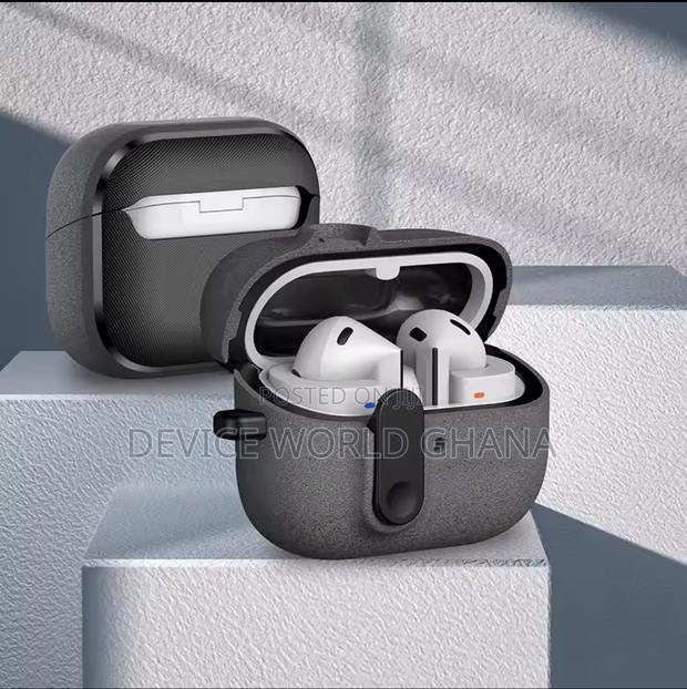 Sandstone Protective Case for Samsung Buds3 and Buds 3pro · Photo 2
