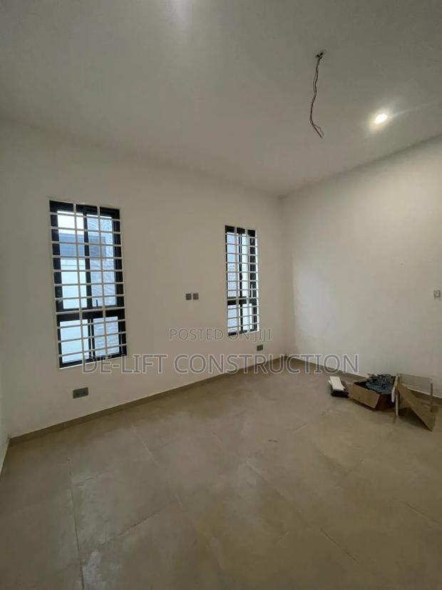 Are You Looking for a Professional Painter? · Photo 3