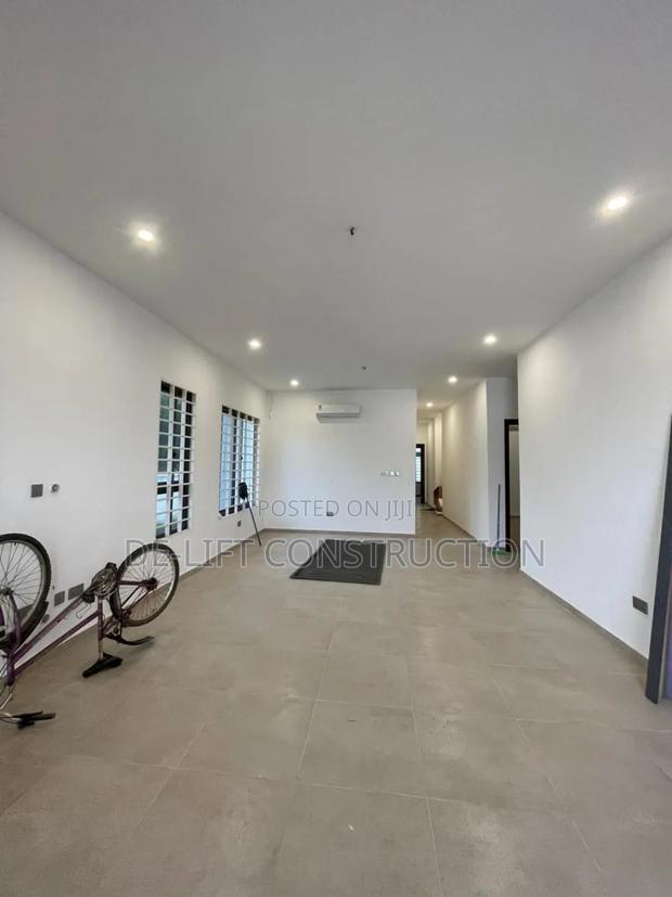Are You Looking for a Professional Painter? · Photo 1