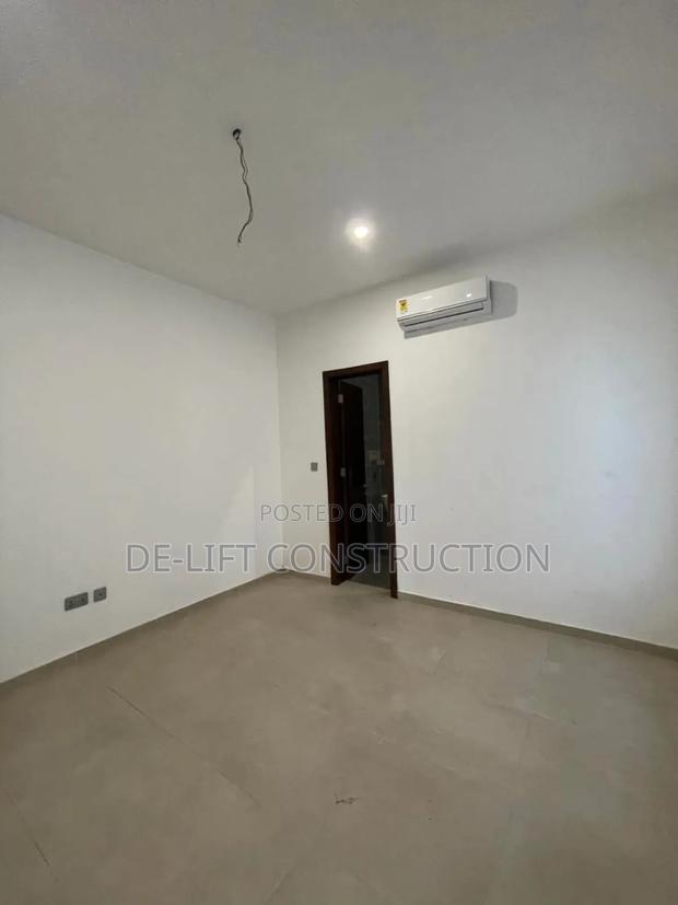 Are You Looking for a Professional Painter? · Photo 5