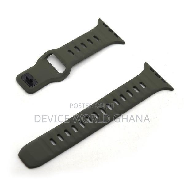 Monochrome Silicone Strap for Apple Watch All Modes S1-S10 · Photo 8